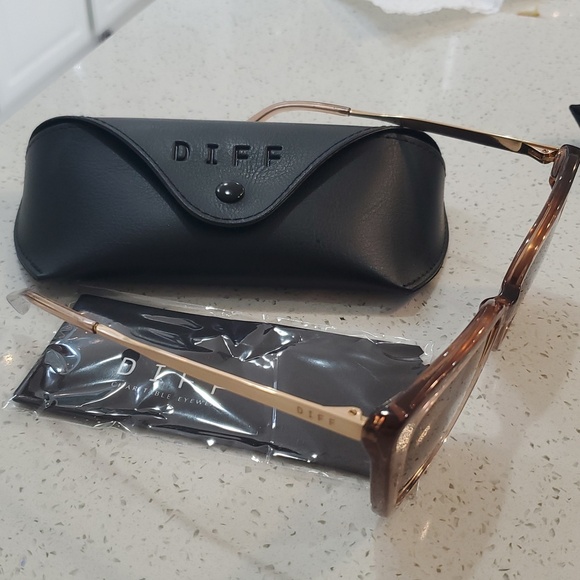 Diff Eyewear Tan Sunglasses main image 5